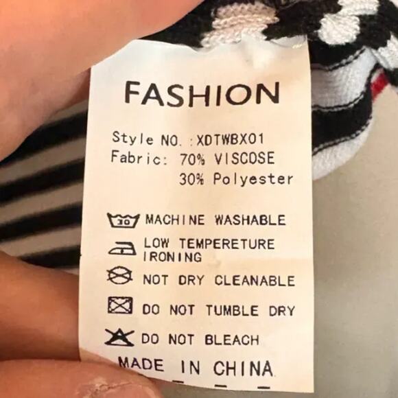 Black & White Tank - Striped Sleeveless Knit– Red Trim – Women’s Small - Picture 5 of 5